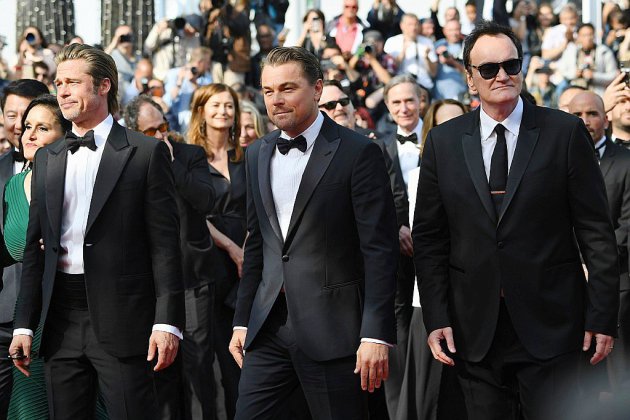 Montée des marches triomphale pour Brad Pitt et DiCaprio aux côtés de Tarantino