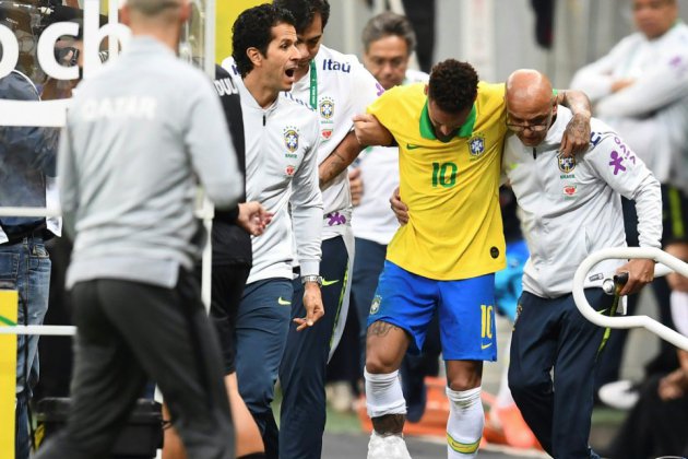 Neymar se foule la cheville pendant l'amical Brésil-Qatar