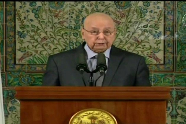 Le président algérien appelle la classe politique au dialogue sur les élections