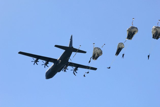 Sainte-Mère-Église. D-Day : mille parachutages à Sainte-Mère-Eglise, circulation et stationnement
