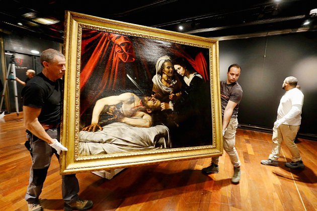 La toile attribuée au Caravage, Judith décapitant Holopherne, exposée à Paris
