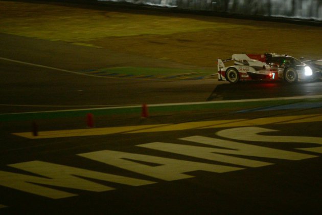 24 Heures du Mans: Toyota toujours devant au lever du soleil