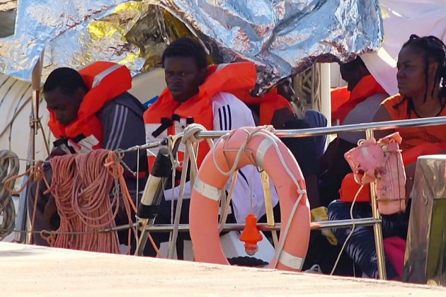 Italie: un navire humanitaire accoste à Lampedusa, Salvini interdit tout débarquement