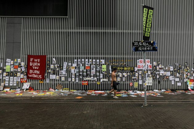 "Imagine": les "murs de Lennon" fleurissent partout à Hong Kong
