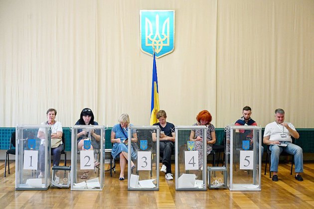 Législatives en Ukraine: le parti de Zelensky donné grand favori