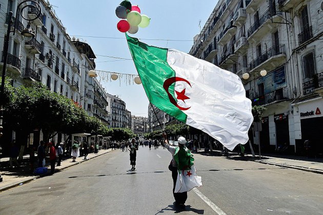 A Alger, les manifestants fustigent le "panel de médiation"