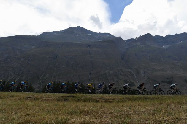 Tour de France: la 19e étape arrêtée après une averse de grêle