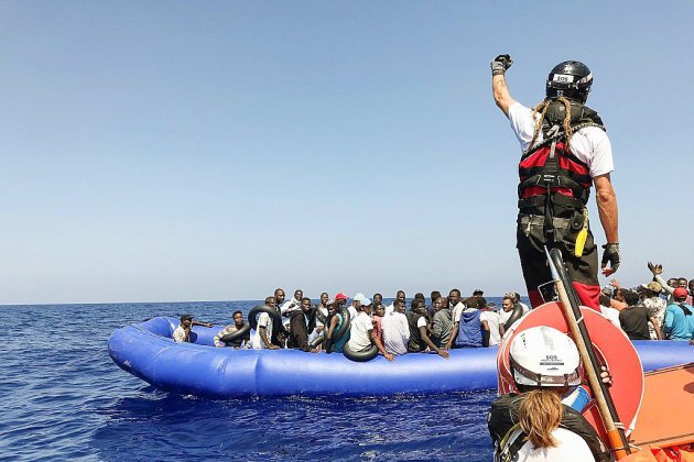 Sauvetages humanitaires : plus de 400 migrants sur l'Ocean Viking et l'Open Arms