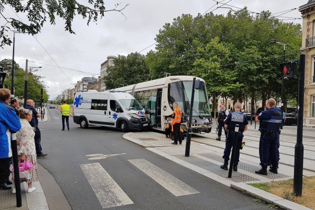 Le-Havre. Le Havre : accident entre une ambulance et le tram
