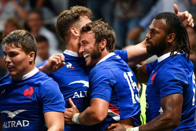 Le XV de France entame sa préparation au Mondial par une large victoire contre l'Ecosse (32-3)