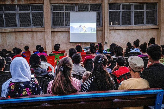 En Syrie, un cinéma itinérant émerveille les enfants des zones kurdes