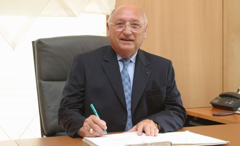 Un "atrium Gérard Burel" au Conseil général de l'Orne