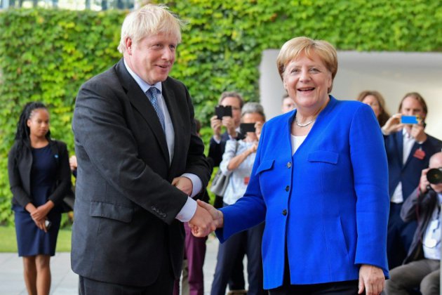 Un accord sur le Brexit possible jusqu'au 31 octobre, pas seulement dans les "30 jours" (Merkel)