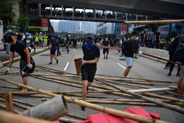 Hong Kong: nouveau face-à-face tendu entre manifestants radicaux et policiers