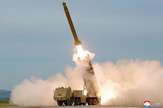 La Corée du Nord annonce que Kim a supervisé le test d'un "lance-missiles multiple"