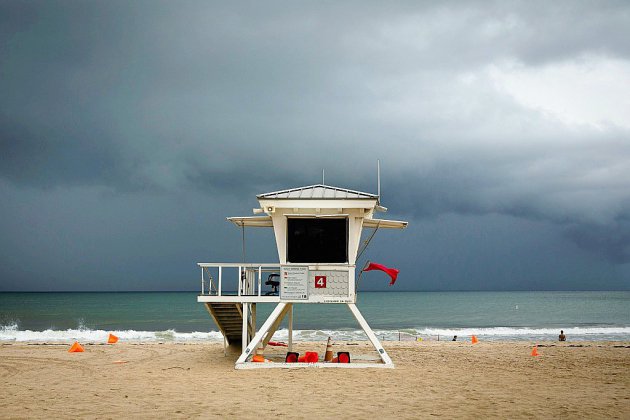 Après avoir durement frappé les Bahamas, l'ouragan Dorian menace la Floride