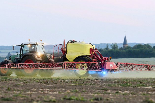 Pesticides: la distance de protection des habitations fait bondir les écologistes