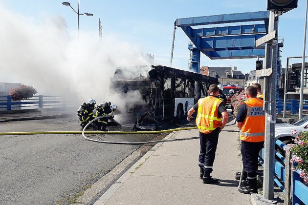 Dieppe. À Dieppe, un bus prend feu en plein centre-ville