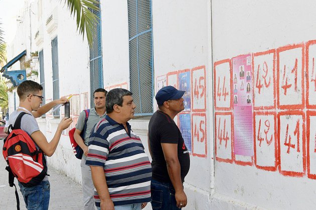 Présidentielle: les Tunisiens appelés à trancher après des semaines d'incertitude
