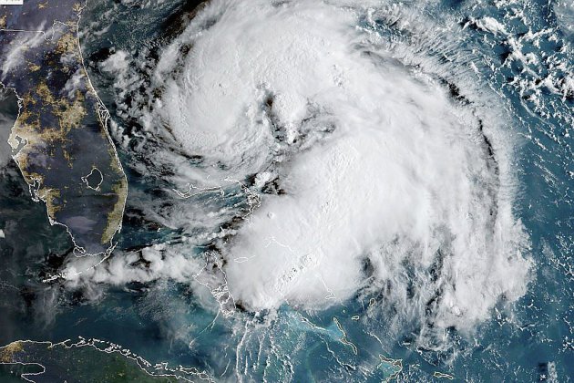 La tempête Humberto se renforce mais s'éloigne des Bahamas et des Etats-Unis