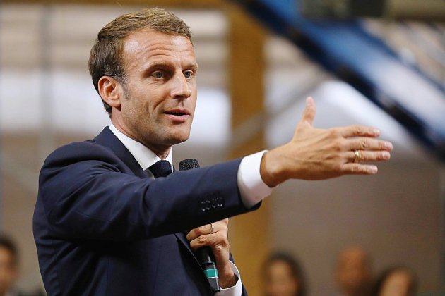 Macron durcit le ton sur l'immigration, prudent sur les retraites