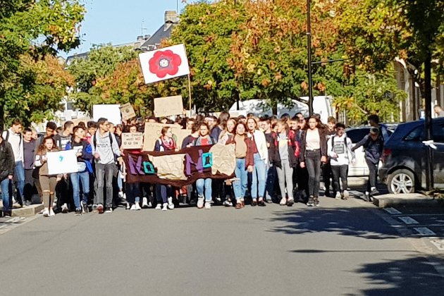 Alençon. Alençon : 200 lycéens manifestent contre le réchauffement climatique