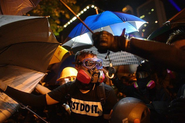 Les Hongkongais marquent, certains violemment, l'anniversaire des "Parapluies"