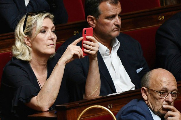 Marine Le Pen renonce à se rendre à la cérémonie d'hommage à Chirac lundi