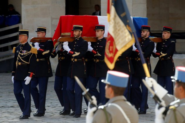 Aux Invalides, les honneurs militaires rendus à Chirac