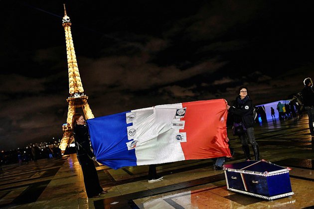 Les policiers défilent à Paris pour une "marche de la colère"
