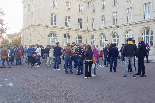 Caen. Plus de 100 personnes devant le rectorat de Caen suite au suicide de Christine Renon
