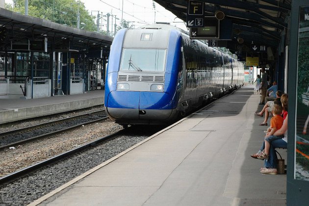 Rouen. Les défenseurs de la ligne SNCF Caen/Tours s'invitent au Conseil régional