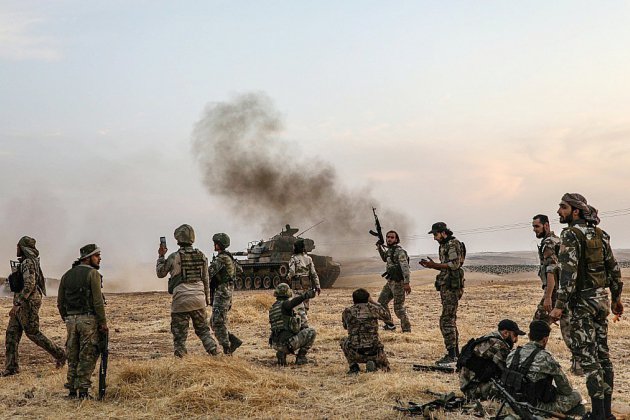 Les forces kurdes défendent une ville clé en Syrie face aux Turcs
