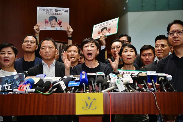 Hong Kong: chaos au Parlement, Carrie Lam renonce à un discours