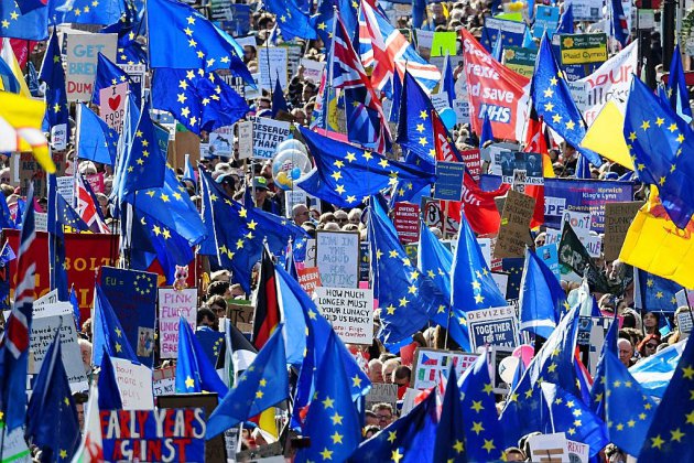 Des dizaines de milliers de manifestants anti-Brexit à Londres "pour avoir le dernier mot"