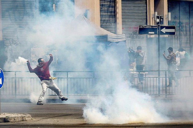 Nouvelles manifestations au lendemain de "l'état d'urgence" à Santiago du Chili