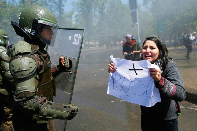 Chili: paralysie et craintes à Santiago après trois jours d'émeutes meurtrières