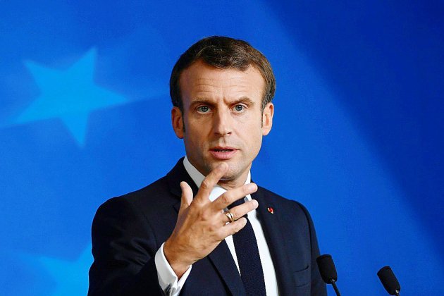Emmanuel Macron arrive à Mayotte, attendu sur l'immigration clandestine