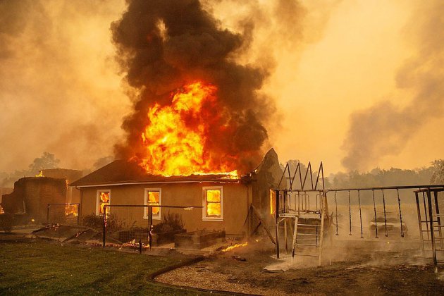 Californie: la saison des incendies bat son plein, des milliers de personnes évacuées