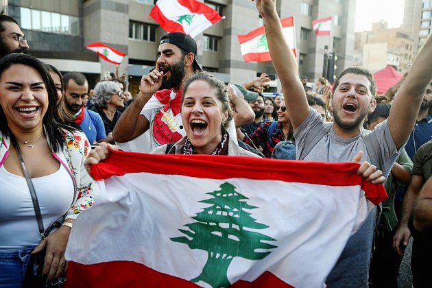 Liban: le Premier ministre démissionne sous les vivats au 13e jour de la révolte