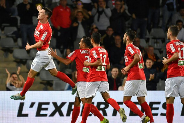 Coupe de la Ligue: Nîmes bat Lens 3-0 et va en 8e de finale