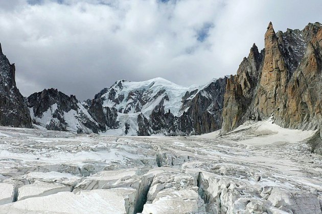 1919-2019: l'"indéniable" débâcle des glaciers du Mont-Blanc vu du ciel