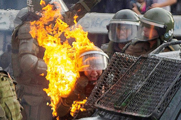 Chili: affrontements entre forces de l'ordre et manifestants pour la 3e semaine de contestation