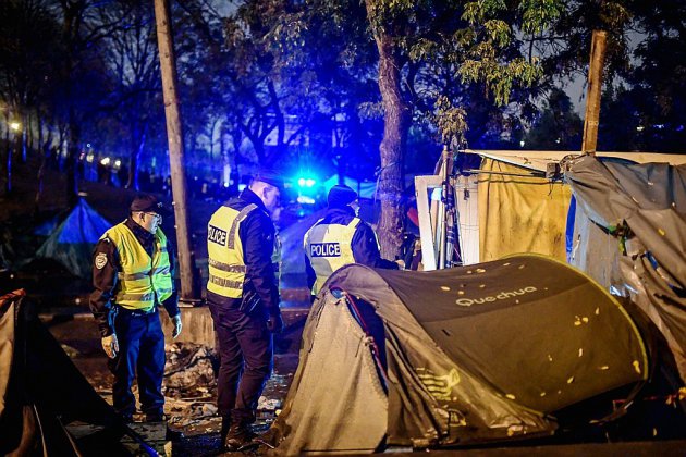 Importante opération d'évacuation de campements de migrants dans le nord-est de Paris