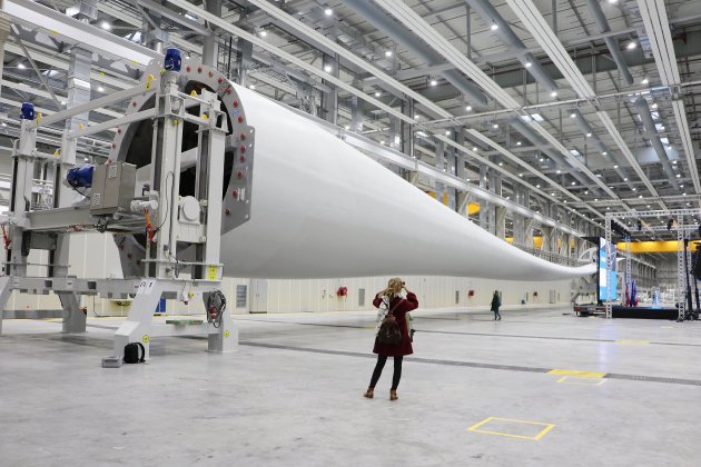 Cherbourg-en-Cotentin. L'usine de pales d'éoliennes LM Wind inaugurée