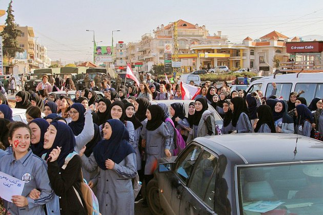 Liban: des milliers d'écoliers et d'étudiants mobilisés pour poursuivre la contestation