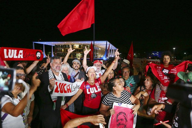 La Cour suprême du Brésil rend un arrêt qui peut libérer Lula