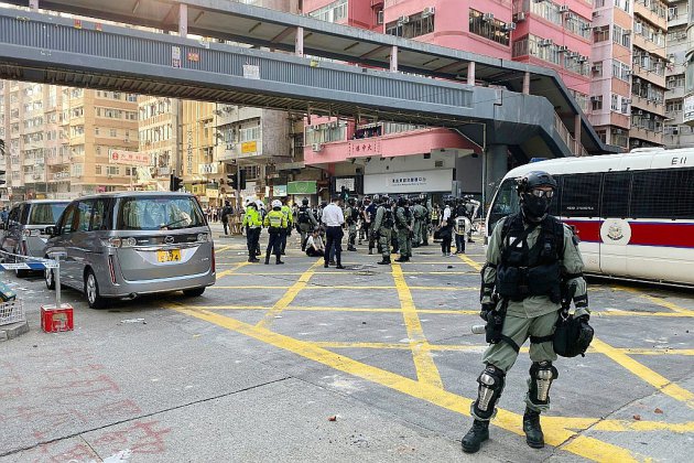 Hong Kong paralysé par des opérations de blocage, un manifestant blessé à balle réelle