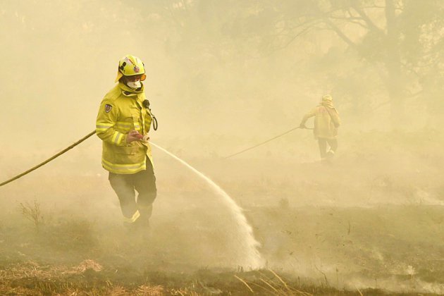 Incendies en Australie: des habitants pris au piège, le feu se rapproche de Sydney