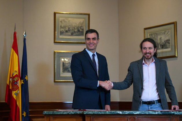 Sanchez s'allie avec Podemos pour sortir l'Espagne de la paralysie